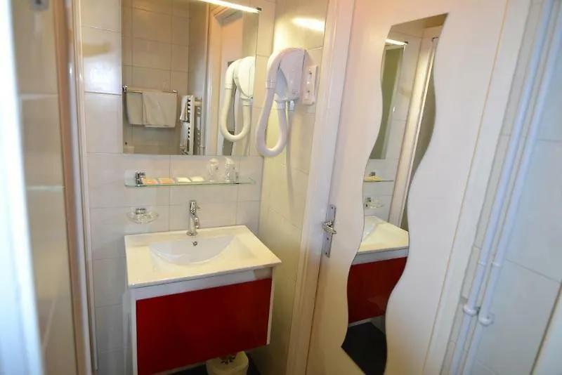 Brit Hotel Cahors - Le France